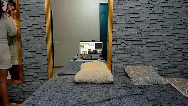 Snapshot of Bella_Posh chatting on March 18, 2025, 7:19 am Bella Posh online show from March 18, 2025, 7:19 am