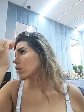 Snapshot of Bella_Posh chatting on October 6, 2025, 6:22 am Bella Posh online show from October 6, 2025, 6:22 am