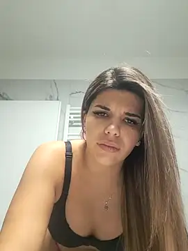 Snapshot of Bella_Posh chatting on October 11, 2025, 6:34 am Bella Posh online show from October 11, 2025, 6:34 am