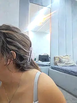 Snapshot of Bella_Posh chatting on October 13, 2025, 7:41 am Bella Posh online show from October 13, 2025, 7:41 am