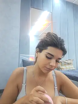 Snapshot of Bella_Posh chatting on October 14, 2025, 7:20 am Bella Posh online show from October 14, 2025, 7:20 am