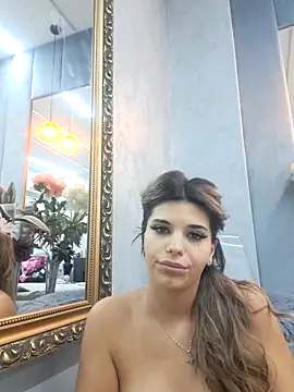 Snapshot of Bella_Posh chatting on October 19, 2025, 5:19 am Bella Posh online show from October 19, 2025, 5:19 am