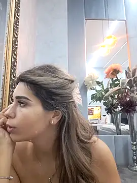 Snapshot of Bella_Posh chatting on October 20, 2025, 4:35 am Bella Posh online show from October 20, 2025, 4:35 am