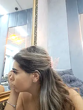 Snapshot of Bella_Posh chatting on October 22, 2025, 4:46 am Bella Posh online show from October 22, 2025, 4:46 am