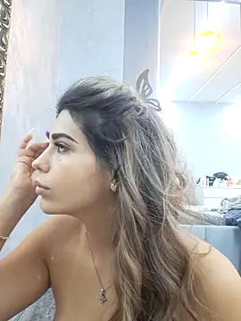 Snapshot of Bella_Posh chatting on October 30, 2025, 5:20 am Bella Posh online show from October 30, 2025, 5:20 am