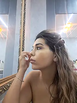 Snapshot of Bella_Posh chatting on November 3, 2025, 5:42 am Bella Posh online show from November 3, 2025, 5:42 am