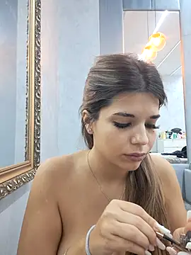 Snapshot of Bella_Posh chatting on November 5, 2025, 5:40 am Bella Posh online show from November 5, 2025, 5:40 am