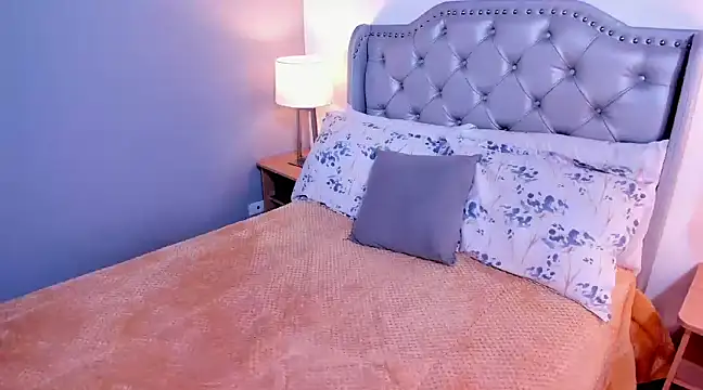 Laura Bonnet  online show from March 19, 2025, 4:55 pm