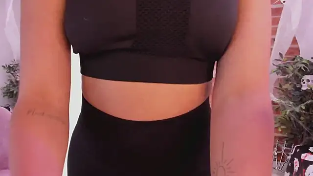 Laura Bonnet  online show from October 24, 2025, 5:09 pm