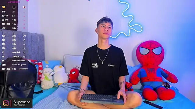 callum 77 online show from October 24, 2025, 6:54 am