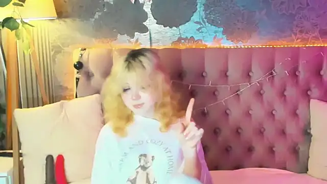 Snapshot of EmilyAngells chatting on May 25, 2026, 6:08 am EmilyAngells online show from May 25, 2026, 6:08 am