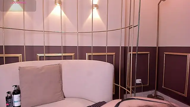 Gabriellacox online show from January 9, 2026, 7:37 pm