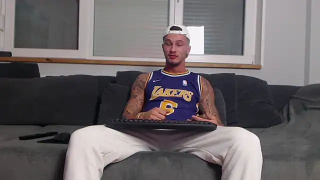 Snapshot of Zzedd chatting on March 6, 2025, 5:43 pm Zzedd online show from March 6, 2025, 5:43 pm