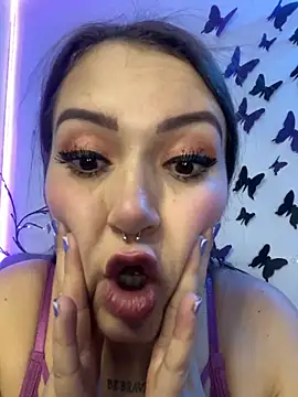 Luna kitty online show from November 15, 2025, 12:56 pm