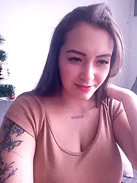 Luna kitty online show from January 5, 2026, 6:33 pm