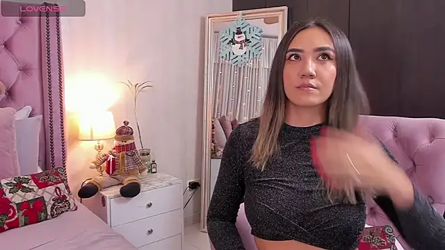 natashaleightt online show from December 21, 2025, 4:19 am