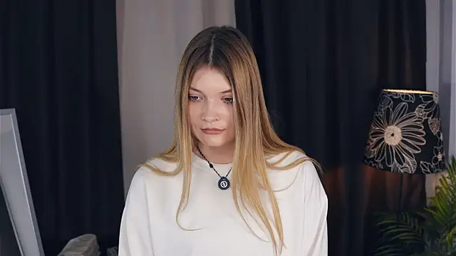 Snapshot of AnnisAtlee chatting on October 3, 2025, 2:25 pm AnnisAtlee online show from October 3, 2025, 2:25 pm