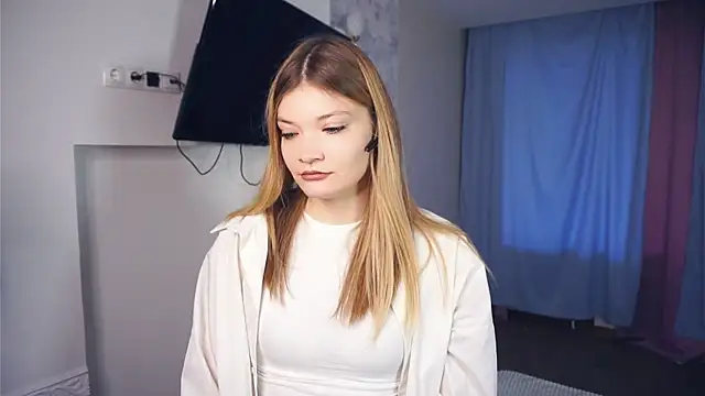 Snapshot of AnnisAtlee chatting on October 15, 2025, 6:35 am AnnisAtlee online show from October 15, 2025, 6:35 am