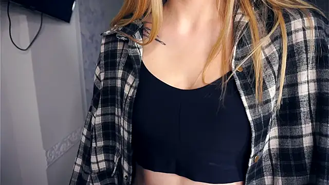 Snapshot of AnnisAtlee chatting on October 16, 2025, 4:57 am AnnisAtlee online show from October 16, 2025, 4:57 am