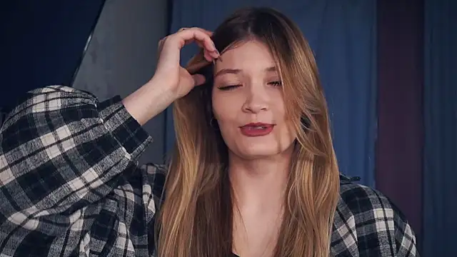 Snapshot of AnnisAtlee chatting on October 20, 2025, 6:25 am AnnisAtlee online show from October 20, 2025, 6:25 am