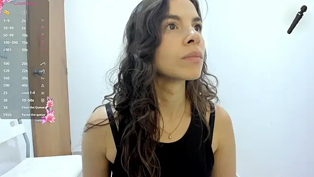 jessyegoldenn online show from April 11, 2026, 9:19 pm