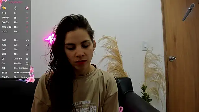 Snapshot of jessyegoldenn chatting on June 11, 2026, 3:10 pm jessyegoldenn online show from June 11, 2026, 3:10 pm
