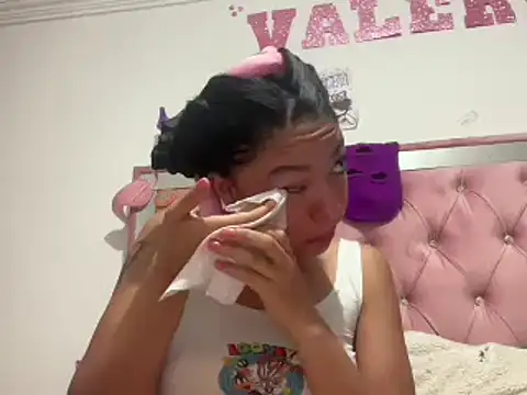 hellokitty  valery online show from February 26, 2025, 6:26 am