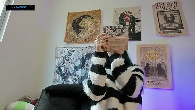 Hisato111 online show from November 18, 2025, 2:54 pm