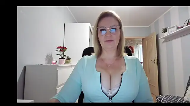 DianaLive online show from December 19, 2025, 9:05 am