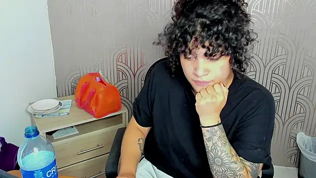 BloodyMaary  online show from February 26, 2025, 6:54 pm