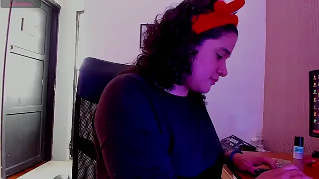 BloodyMaary  online show from November 11, 2025, 3:12 pm