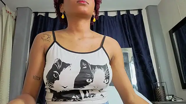 Effie cooper online show from September 30, 2025, 8:03 pm