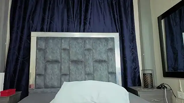 Effie cooper online show from November 6, 2025, 7:04 pm