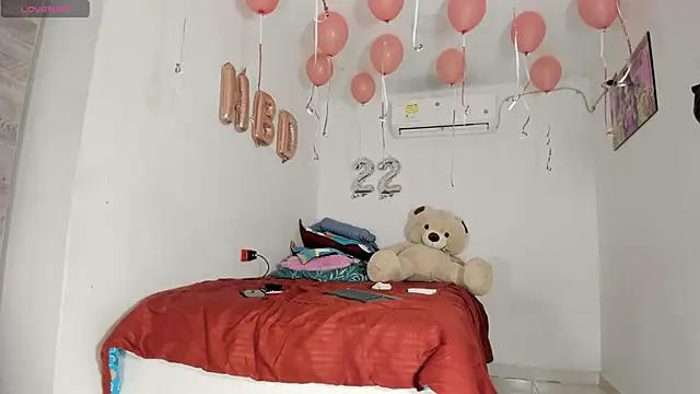 flor herrera01 online show from January 9, 2026, 6:27 am