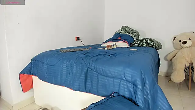 flor herrera01 online show from February 3, 2026, 6:22 am