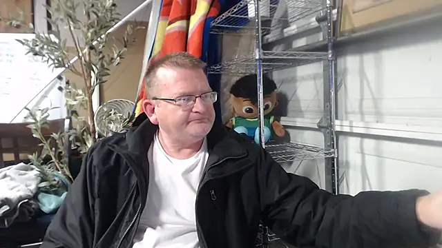 Randomoldguy615 online show from March 7, 2025, 1:31 am