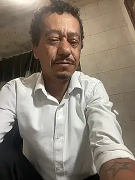Snapshot of rogerdik76 chatting on June 17, 2026, 5:21 am rogerdik76 online show from June 17, 2026, 5:21 am