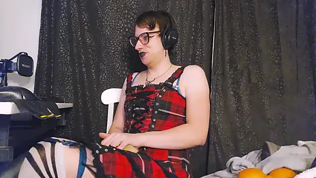 Snapshot of ArcadiaFrostLive chatting on February 25, 2025, 2:14 am ArcadiaFrostLive online show from February 25, 2025, 2:14 am