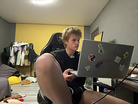 Snapshot of TaylerSigma chatting on February 22, 2025, 4:30 pm TaylerSigma online show from February 22, 2025, 4:30 pm