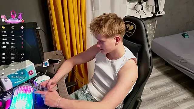 Snapshot of TaylerSigma chatting on March 7, 2025, 2:12 pm TaylerSigma online show from March 7, 2025, 2:12 pm