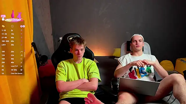 Snapshot of TaylerSigma chatting on March 21, 2025, 5:12 pm TaylerSigma online show from March 21, 2025, 5:12 pm