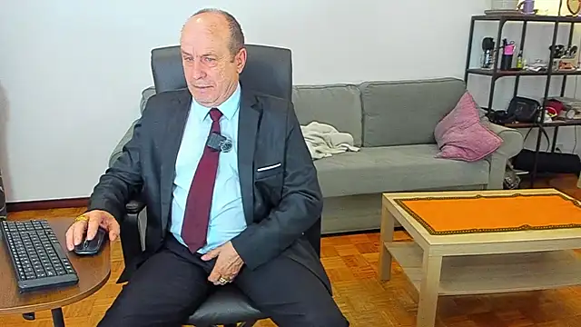 Snapshot of masterboy50 chatting on October 26, 2025, 4:24 pm masterboy50 online show from October 26, 2025, 4:24 pm