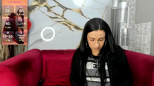 Bella williamss  online show from April 14, 2026, 7:42 pm