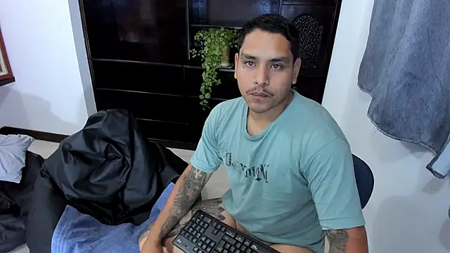 maxflurry  online show from March 22, 2025, 6:43 am