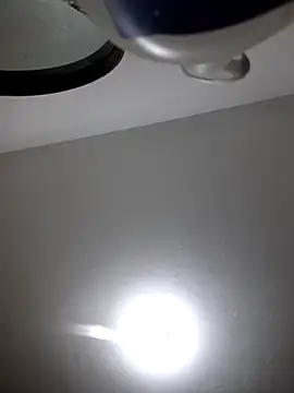 comcoroas online show from April 1, 2026, 12:00 am