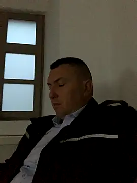 Snapshot of Mike8523 chatting on October 7, 2025, 4:31 am Mike8523 online show from October 7, 2025, 4:31 am