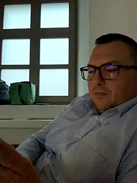 Snapshot of Mike8523 chatting on October 15, 2025, 4:45 am Mike8523 online show from October 15, 2025, 4:45 am