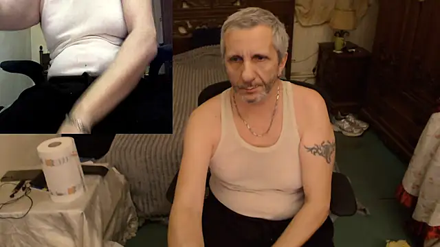 maxdaddy690 online show from November 28, 2025, 10:45 pm