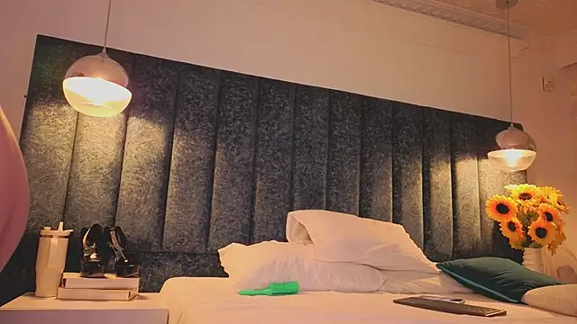 Ariannaa Suarez1 online show from February 17, 2026, 7:42 pm