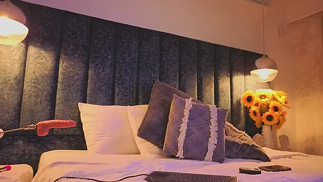 Ariannaa Suarez1 online show from April 4, 2026, 8:06 pm